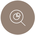 Due Diligence Icon - Eine Lupe vergrößert ein Kuchendiagramm
